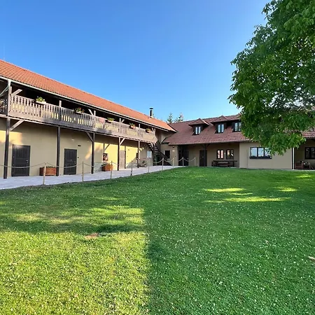 Mattys Ranc Vsetec アパート *